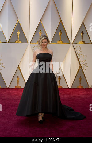 Hollywood, Kalifornien, Vereinigte Staaten von Amerika. 26. Februar 2017. Kristen Dunst kommt auf den roten Teppich während der 89. Oscar-Verleihung im Dolby Theater im Sonntag, 26. Februar 2017 in Hollywood, California.ARMANDO ARORIZO. Bildnachweis: Armando Arorizo/Prensa Internacional/ZUMA Draht/Alamy Live News Stockfoto