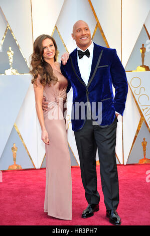 Los Angeles, Ca, USA. 26. Februar 2017. Lauren Hashian und Dwayne Johnson an der 89. Academy Awards im Dolby Theatre in Los Angeles, Kalifornien am 26. Februar 2017. Bildnachweis: Mpi99/Medien Punch/Alamy Live-Nachrichten Stockfoto