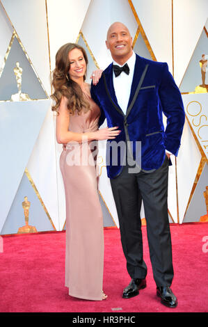 Los Angeles, Ca, USA. 26. Februar 2017. Lauren Hashian und Dwayne Johnson an der 89. Academy Awards im Dolby Theatre in Los Angeles, Kalifornien am 26. Februar 2017. Bildnachweis: Mpi99/Medien Punch/Alamy Live-Nachrichten Stockfoto