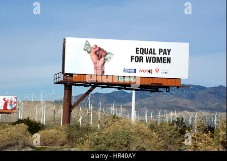 Billboard Unterstützung gleich Zahlen für Frauen in der Wüste in der Nähe von Palm Springs, Kalifornien Stockfoto