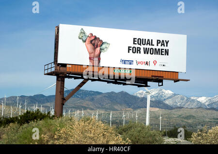 Billboard Unterstützung gleich Zahlen für Frauen in der Wüste in der Nähe von Palm Springs Stockfoto