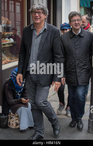 der kurfürstlichen Meeting Place Stalingrad, Jean-Luc Mélenchon mit Mitarbeitern kreuzen rue de paris Stockfoto