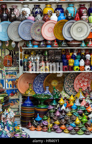 Marrakesch, Marokko.  Keramik im Souk. Stockfoto
