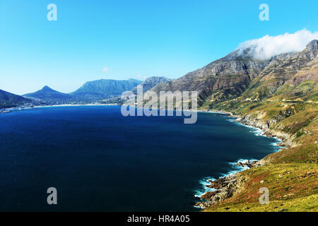 Blick auf Hout Bay von Chapmans Peak Drive in der Nähe von Cape Town, South Africa gesehen. Stockfoto