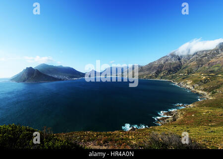 Blick auf Hout Bay von Chapmans Peak Drive in der Nähe von Cape Town, South Africa gesehen. Stockfoto