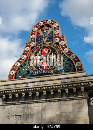Eine alte Eisenbahn Firmenschild am Südufer der Themse in London Stockfoto