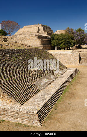Mexiko, Ruinen Maya-Stadt in Monte Alban in der Nähe von Oaxaca-Stadt. Das Bild zeigt Ballspielplatz Stockfoto