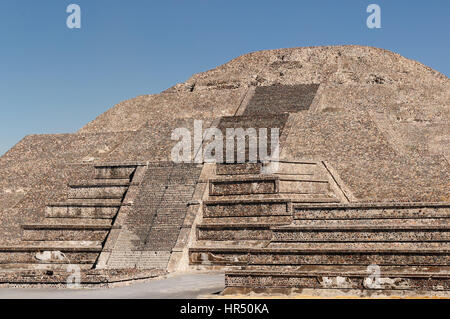 Mexiko, Teotihuacan aztekischen Ruinen in der Nähe von Mexiko City. Das Bild stellt "Piramide de la Luna (der Mond) Tempel fo Stockfoto