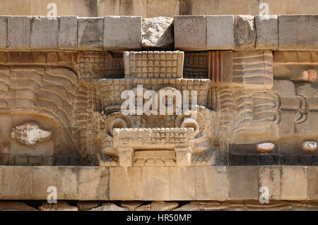 Mexiko, Teotihuacan aztekische Ruinen in der Nähe von Mexiko-Stadt. Das Bild zeigt Details des Quetzalcoati-Tempels Stockfoto