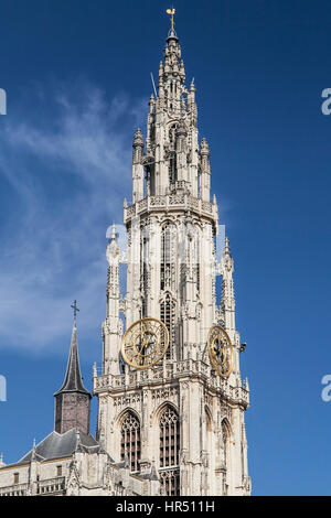 Turm der Notre Dame Kathedrale in Antwerpen, Belgien. Stockfoto