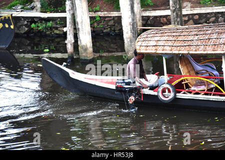 Tourist Boat Verlieben Sie sich in Alleppey Backwaters, Kerala Indien, (Photo Copyright © Saji Maramon) Stockfoto