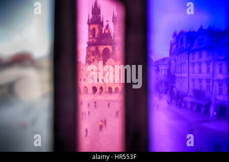 Blick von einem Glaser von der Prager astronomischen Turmuhr. Church of Our Lady vor Týn Stockfoto