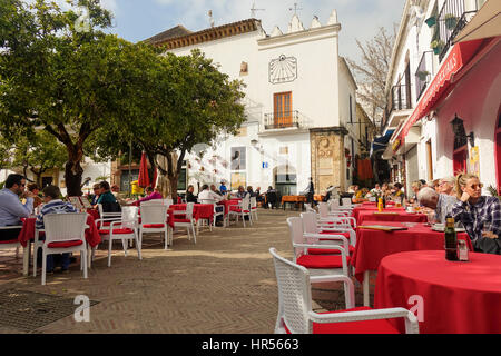 Plaza de Los Naranjos, Orange Quadrat, mit Restaurant, Essen im Freien, Marbella, Andalusien, Spanien Stockfoto