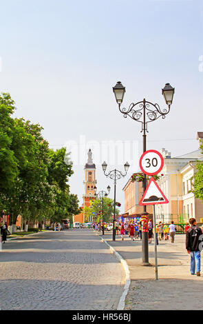 KAMENEZ-PODOLSK, UKRAINE-21. Mai 2011: Das Zentrum von Kamenez-Podolsk Stadt am Morgen. Kamenez-Podolsk wurde erstmals erwähnt im Jahr 1062 Stockfoto