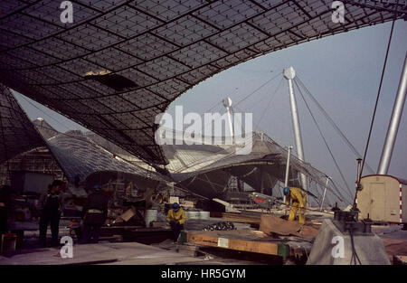Der Olympiapark München, der Standort der Olympischen Spiele 1972, im Bau. Bau des Münchner Olympiaparks 1971 Stockfoto