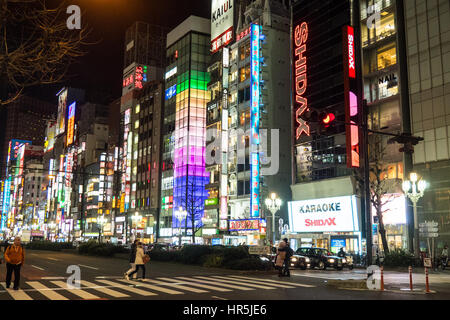 Die Nachtbeleuchtung der Unterhaltung Bereich Kabukicho, Shinjuku, Tokio. Stockfoto