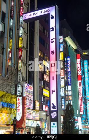 Eingang zur Unterhaltung Straße, Godzilla Straße oder Central Road, Kabukicho, Shinjuku, Tokio. Stockfoto