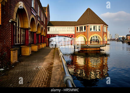 Sam Platt Pub befindet sich Trafford Wharf Road Manchester Docks, Manchester Ship Canal in Salford Quays Salford Manchester England, UK Stockfoto