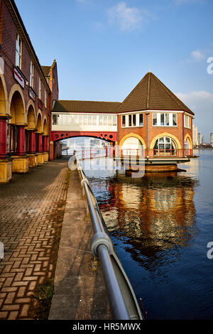 Sam Platt Pub befindet sich Trafford Wharf Road Manchester Docks, Manchester Ship Canal in Salford Quays Salford Manchester England, UK Stockfoto