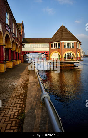 Sam Platt Pub befindet sich Trafford Wharf Road Manchester Docks, Manchester Ship Canal in Salford Quays Salford Manchester England, UK Stockfoto