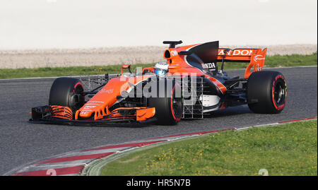 McLaren Fahrer Fernando Alonso bei Tag eines Tests vor der Formel1 Saison 2017 auf dem Circuit de Catalunya, Barcelona. Stockfoto