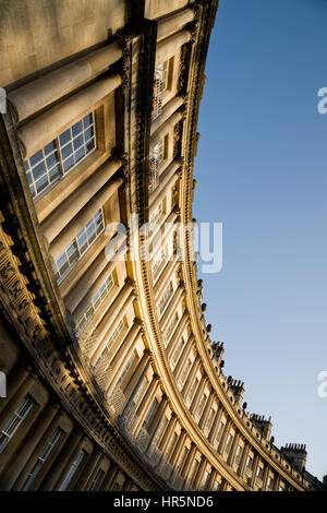 Georgianischen Stadthäusern, angeordnet in einem kreisförmigen Muster in The Circus, Bath, Großbritannien. Stockfoto