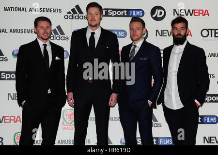 (links nach rechts) Walisische Spieler Simon Church, Wayne Hennessey, Chris Gunter und Joe Ledley teilnehmen die UK-Premiere von Don't Take Me Home, die Geschichte von Wales Reise bis ins Halbfinale der UEFA Euro 2016, das Vue West End, London. Stockfoto