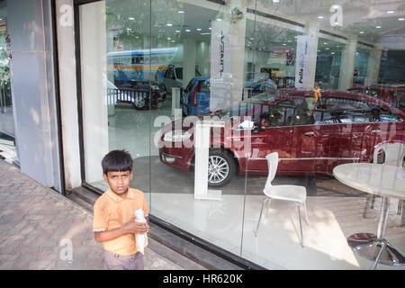 Luxus, Auto, Showroom im Zentrum von Kalkutta, Calcutta, West-Bengalen, West, Bengalen, Indien, Indian, Asien, asiatisch. Stockfoto