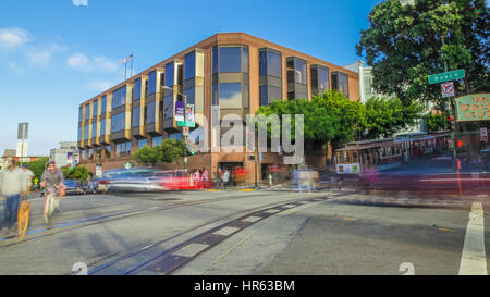 San Francisco, California, Vereinigte Staaten von Amerika - 14. August 2016: Cable Car Turntable oder Endstation der berühmten touristischen Attraktion Powell-Hyde Linien in Beac Stockfoto