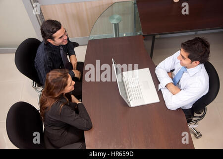 Business-paar mit einem Interview mit CEO in einem Büro Stockfoto