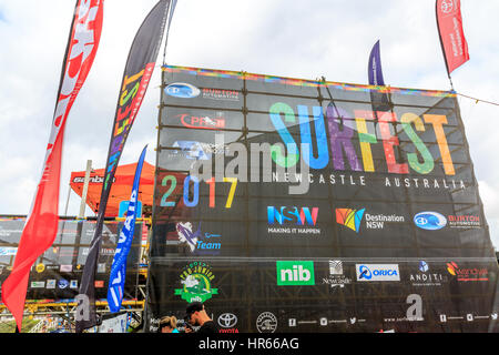 Surfest bei Merewether Beach in Newcastle eine internationale professionelle Surf Contest statt in Newcastle, new South Wales, Australien ist Stockfoto