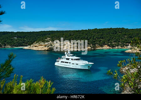 Luxus-Yacht im Mittelmeer Stockfoto