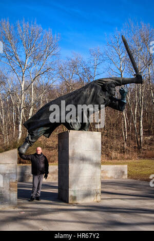 Volkspark Friedrichshain, Berlin, Deutschland. Denkmal für den spanischen Bürgerkrieg. Denkmal der Spanienkampfer, ehrt deutsche in den internationalen Brigaden Stockfoto