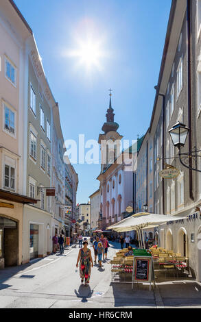 Salzburg, Altstadt. Geschäfte auf der Linzer Gasse, Salzburg, Österreich Stockfoto