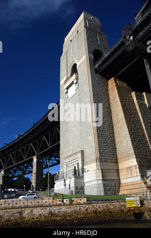 Niedrigen Winkel der Sydney Harbour Bridge, New-South.Wales, Australien. Stockfoto