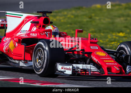 Bracelona, Deutschland. 27. Februar 2017. Deutsche Formel1 pilot Sebastian Vettel Ferrari in der SF70H-Rennwagen bei der Formel1 pre-Season Tests auf der Rennstrecke Circuit de Catalunya in Bracelona, Deutschland, 27. Februar 2017 in Aktion. Die neue Formel1 Saison startet am 26. März 2017 in Australien. Foto: Jens Büttner/Dpa-Zentralbild/Dpa/Alamy Live News Stockfoto