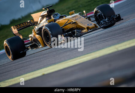 Bracelona, Deutschland. 27. Februar 2017. Deutsche Formel1-Fahrer Nico Huelkenberg von Renault Tests seiner neuen Rennwagen in der Formel1 pre-Season Tests auf der Rennstrecke Circuit de Catalunya in Bracelona, Deutschland, 27. Februar 2017. Die neue Formel1 Saison startet am 26. März 2017 in Australien. Foto: Jens Büttner/Dpa-Zentralbild/Dpa/Alamy Live News Stockfoto