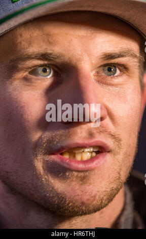 Bracelona, Deutschland. 27. Februar 2017. Deutsche Formel-1-Fahrer Nico Huelkenberg von Renault im Gespräch mit die Medien während der Formel1 pre-Season Tests auf dem Circuit de Catalunya Rennen verfolgen in Bracelona, Deutschland, 27. Februar 2017. Die neue Formel1 Saison startet am 26. März 2017 in Australien. Foto: Jens Büttner/Dpa-Zentralbild/Dpa/Alamy Live News Stockfoto