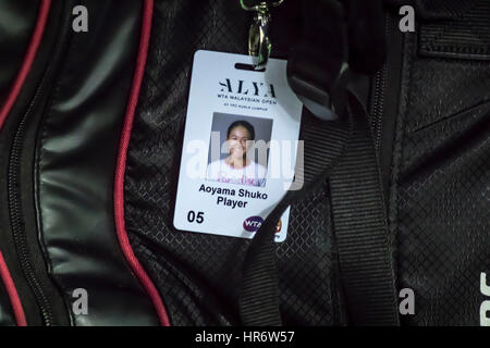 Kuala Lumpur, Malaysia. 27. Februar 2017. Eine Spieler-Tennis-Tasche mit ihr Tennis Anmeldeinformationen-Tag am ALYA WTA Malaysian Open 2017-Tennis-Turnier in Kuala Lumpur. Bildnachweis: Danny Chan/Alamy Live-Nachrichten Stockfoto