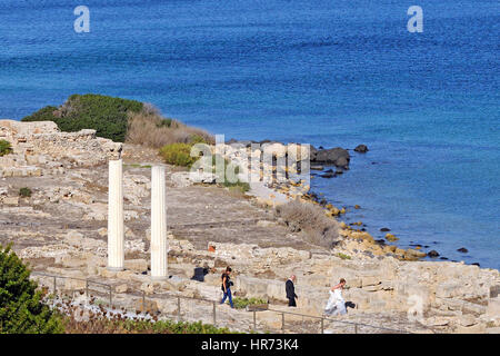 Ausgrabungen von Tharros, römische Siedlung rekonstruiert zwei Spalten, Sardinien, Italien, Europa Stockfoto