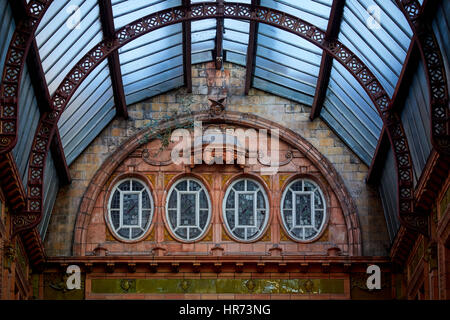 Inneren viktorianischen gefliest Miller Arcade Preston Stadtzentrum eine reich verzierte Einkaufskomplex um Stil Burlington Arcade London entworfen, Stockfoto