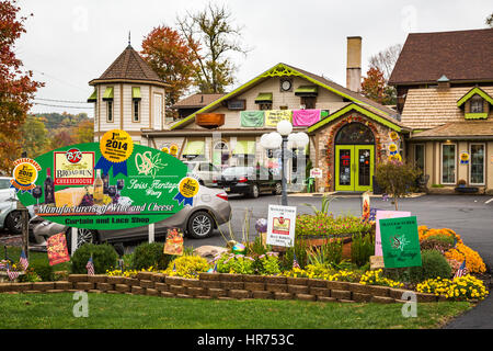 Geschäfte in der Innenstadt von Sugar Creek, Ohio, USA. Stockfoto