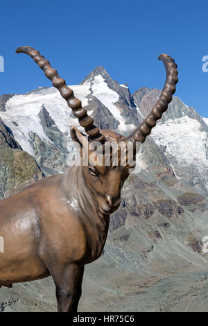 Steinbock-Statue, Kaiser-Franz-Josef-Hoehe, Großglockner, Hohe Tauern Nationalpark, Kärnten, Österreich, Europa Stockfoto