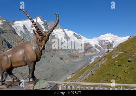 Steinbock-Statue, Kaiser-Franz-Josef-Hoehe, Großglockner, Hohe Tauern Nationalpark, Kärnten, Österreich, Europa Stockfoto