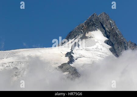 Gipfel des Mt. Großglockner mit Wolken, Nationalpark Hohe Tauern, Austria, Europe Stockfoto