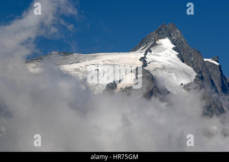 Gipfel des Mt. Großglockner mit Wolken, Hohe Tauern National Gebirge, Österreich, Europa Stockfoto