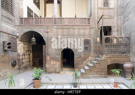 Innenhof des Gayer Anderson House, ein 17. Jahrhundert Haus befindet sich direkt neben der Moschee von Ahmad ibn Tulun im Stadtteil Sayyida Zeinab, Cairo, Stockfoto