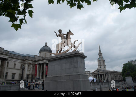 Michael Elmgreen und Ingar Dragset ist her Sockel junge auf einem Schaukelpferd Bronze Statue machtlos Strukturen, Abb. 101 in Trafalgar Square in London Stockfoto