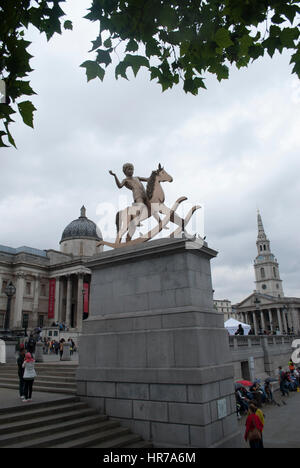 Michael Elmgreen und Ingar Dragset ist her Sockel junge auf einem Schaukelpferd Bronze Statue machtlos Strukturen, Abb. 101 in Trafalgar Square in London Stockfoto