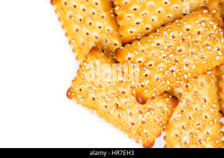 Cracker mit weißem Sesam isoliert auf weißem Hintergrund hautnah. Stockfoto